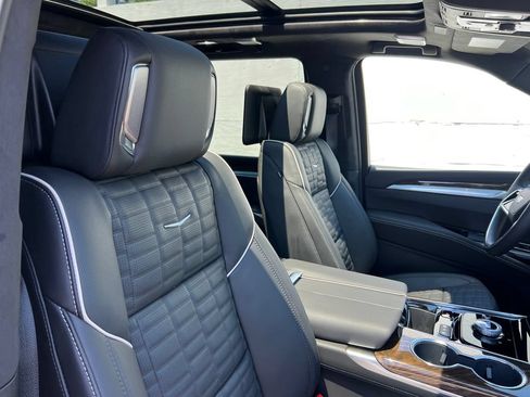 New 2026 Cadillac Escalade Platinum Luxury AWD/4WD image 32
