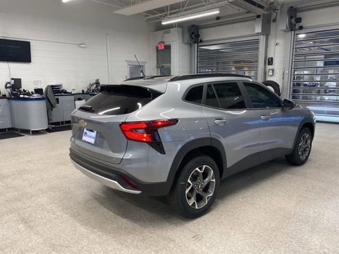 New 2026 Chevrolet Trax LT w/ Driver Confidence Package FWD image 5