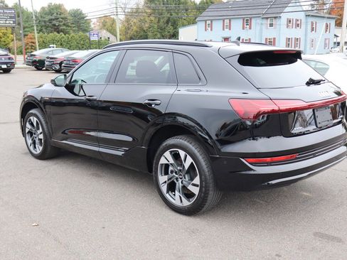 Used 2021 Audi e-tron Premium w/ Convenience Plus Package image 7
