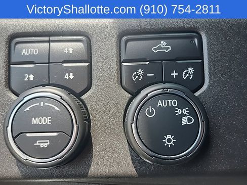 Used 2023 Chevrolet Silverado 1500 LT w/ Z71 Off-Road Package AWD/4WD image 12