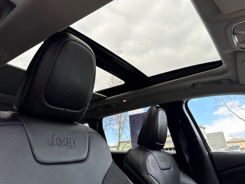 Used 2022 Jeep Cherokee Limited image 14