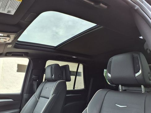 Certified 2025 Cadillac Escalade Premium Luxury image 24