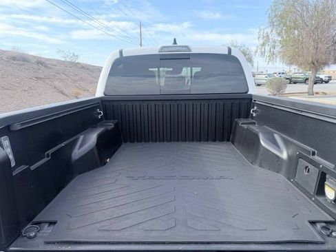Used 2021 Toyota Tacoma TRD Off-Road AWD/4WD image 31