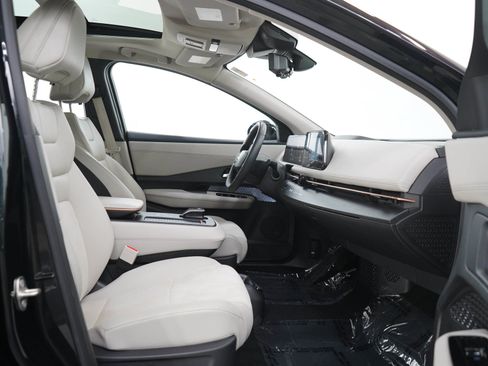 Used 2024 Nissan Ariya AWD image 12