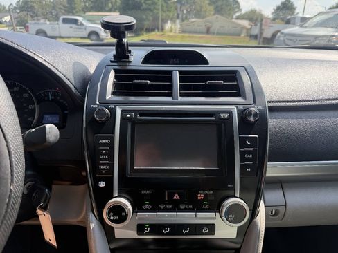 Used 2012 Toyota Camry LE FWD image 16