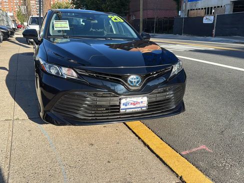 Used 2020 Toyota Camry LE image 32