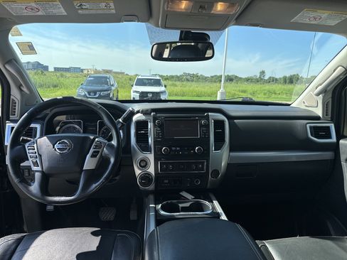 Used 2016 Nissan Titan PRO-4X w/ Pro-4x Convenience Package AWD/4WD image 16
