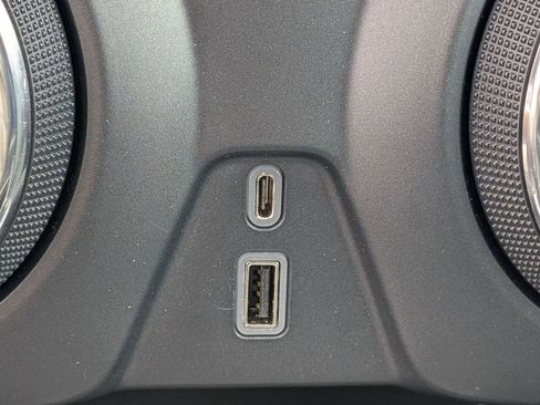 Used 2019 Chevrolet Blazer LT image 32