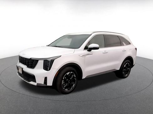 Used 2024 Kia Sorento S FWD image 8