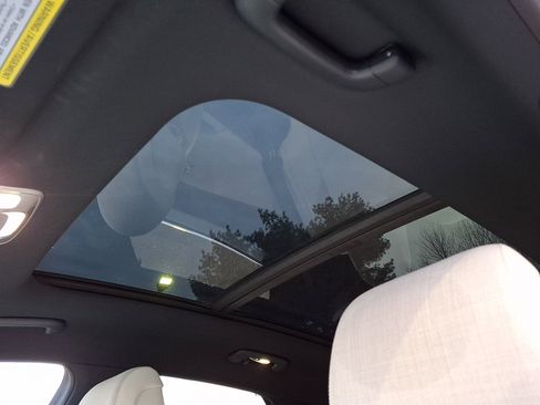 Certified 2025 Genesis Electrified GV70 image 21