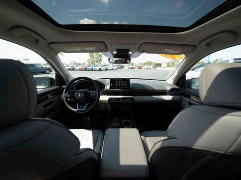 Used 2025 Honda Pilot Elite image 19