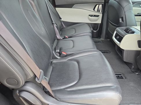 Used 2022 Kia Carnival LX FWD image 18