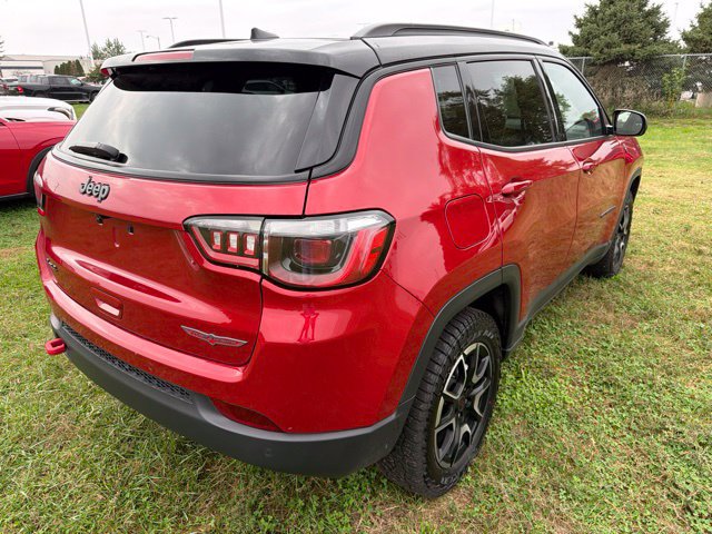 Used 2025 Jeep Compass Trailhawk AWD/4WD image 7