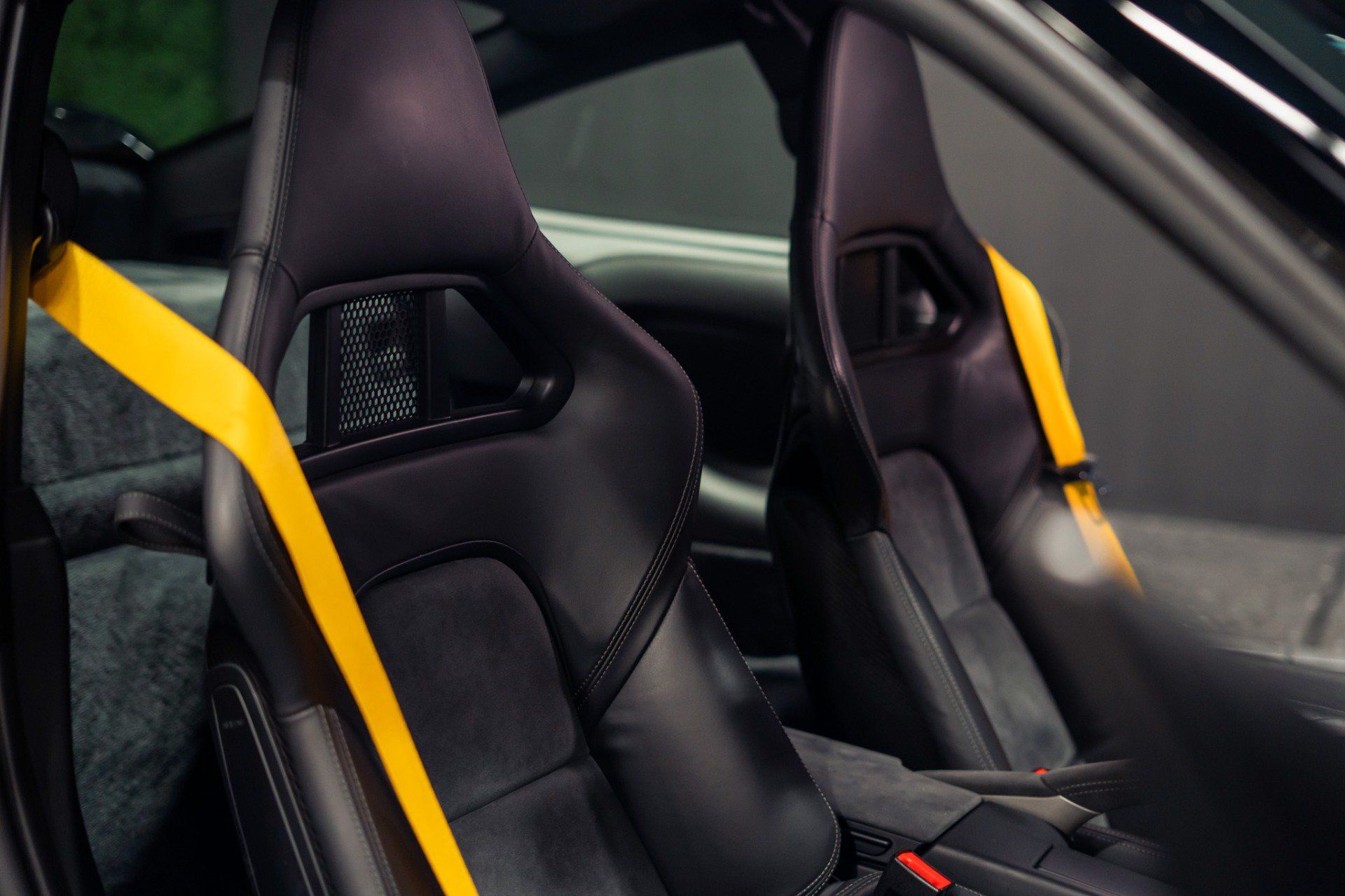 Used 2008 Porsche 911 GT2 RWD image 11