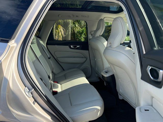 Certified 2024 Volvo XC60 B5 Plus AWD/4WD image 17