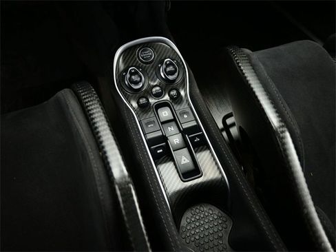 Used 2020 McLaren 600LT Spider image 17