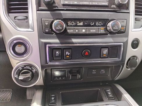 Used 2021 Nissan Titan SV w/ SV Convenience Package image 17