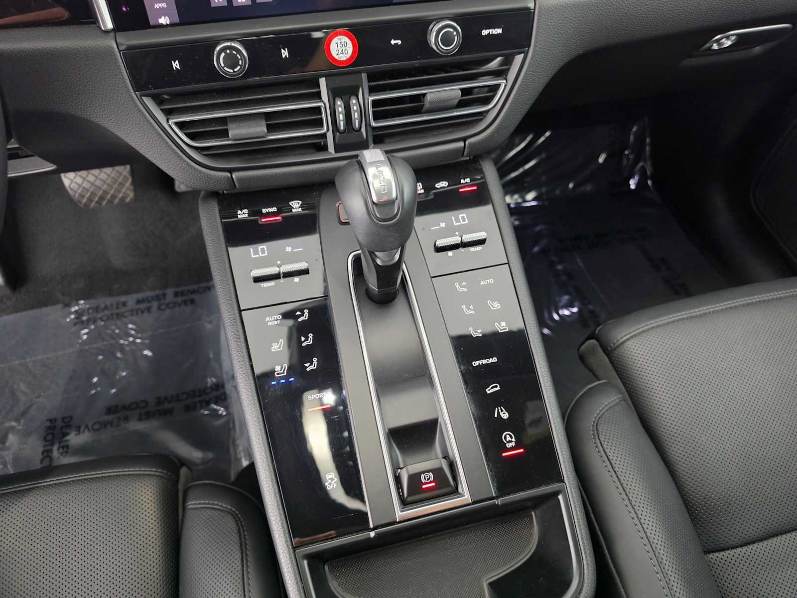 Used 2024 Porsche Macan AWD/4WD image 29