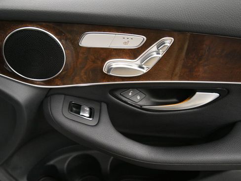 Used 2019 Mercedes-Benz GLC 300 4MATIC image 29