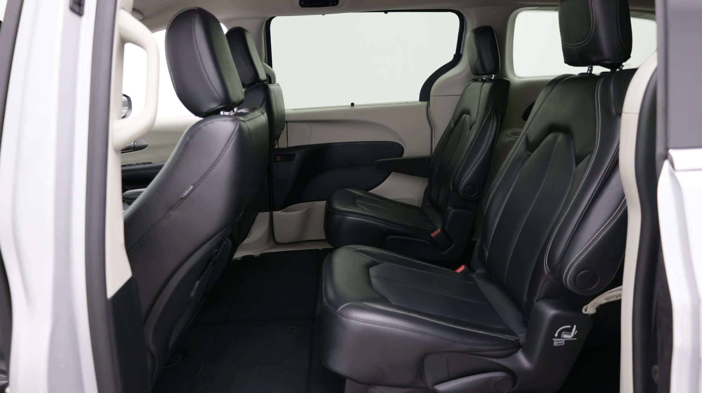 Used 2023 Chrysler Pacifica Touring-L FWD image 29