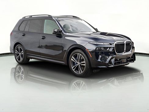 Used 2023 BMW X7 M60i image 8