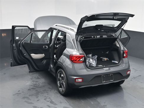 New 2025 Hyundai Venue SEL image 15