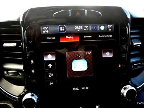 Used 2023 RAM 1500 Laramie AWD/4WD image 18