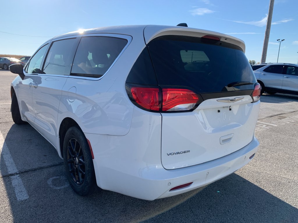 Used 2021 Chrysler Voyager LX w/ Cold Weather Group FWD image 5