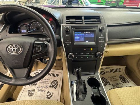 Used 2015 Toyota Camry LE image 8