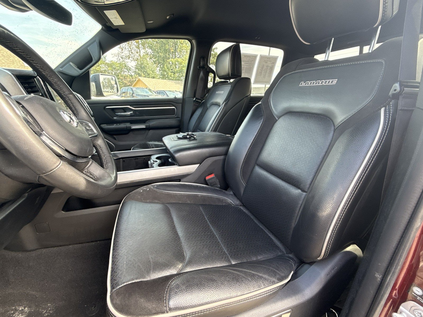 Used 2025 RAM 1500 Laramie AWD/4WD image 9