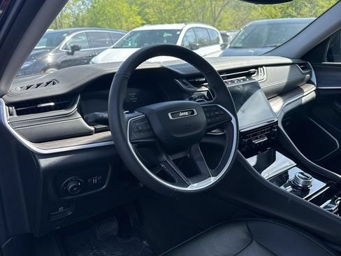 Used 2023 Jeep Grand Cherokee L Limited w/ Black Appearance Package AWD/4WD image 11