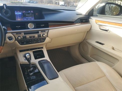 Used 2013 Lexus ES 300h image 11