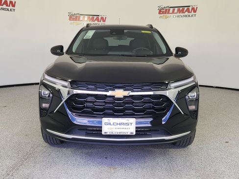 New 2026 Chevrolet Trax LT w/ Driver Confidence Package FWD image 2