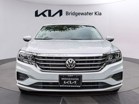 Used 2021 Volkswagen Passat 2.0T SE FWD image 2