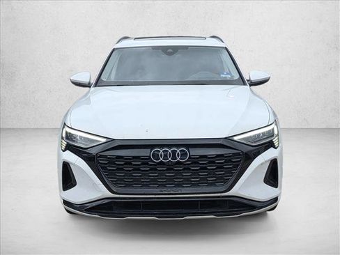 Certified 2024 Audi Q8 e-tron Prestige image 2