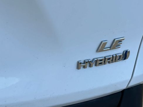 Used 2021 Toyota RAV4 LE AWD/4WD image 21