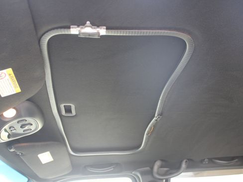 Used 2004 Ford F250 XL image 3