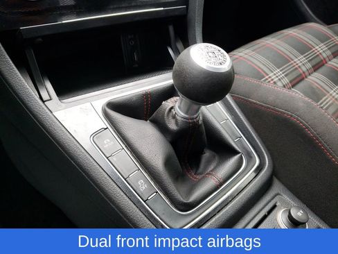 Used 2016 Volkswagen Golf S image 22