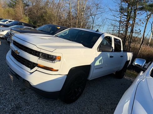 Used 2018 Chevrolet Silverado 1500 Custom w/ Custom Value Package image 5