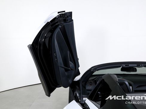 Used 2022 McLaren 765LT image 12