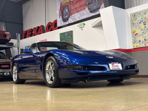 Used 2004 Chevrolet Corvette Convertible w/ Preferred Equipment Group RWD image 49