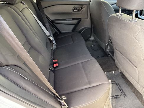Used 2024 Nissan Rogue S FWD image 11
