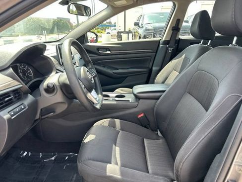 Used 2025 Nissan Altima 2.5 SV FWD image 15