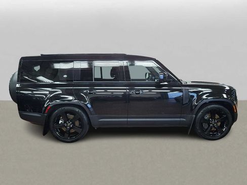 Used 2023 Land Rover Defender 130 SE image 4