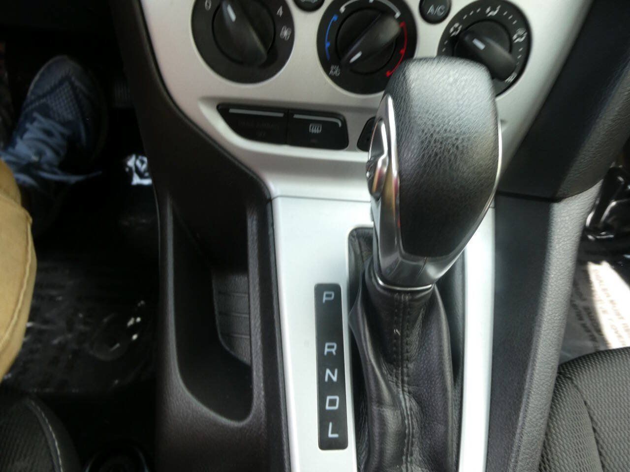 Used 2014 Ford Focus SE w/ Interior Protection Package FWD image 14