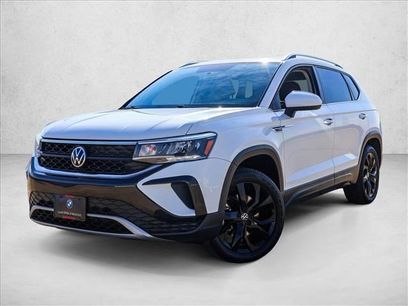 Used 2022 Volkswagen Taos SE w/ Panoramic Sunroof Package