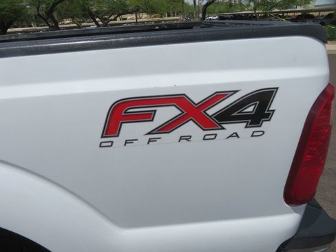 Used 2015 Ford F250 XLT w/ XLT Premium Package AWD/4WD image 14