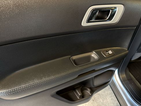 Used 2014 Ford Explorer XLT w/ Equipment Group 202A image 25