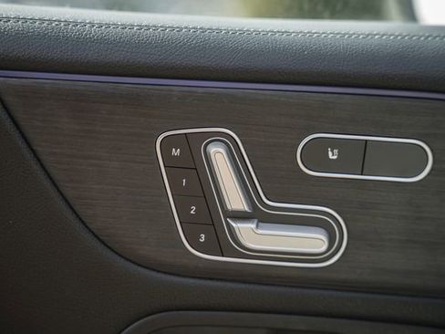 Used 2023 Mercedes-Benz GLB 250 GLB 250 w/ Premium Package image 40