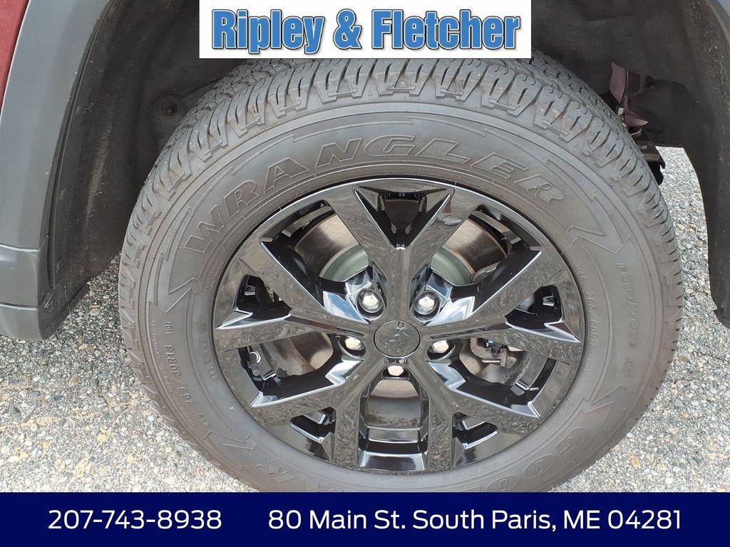 Used 2023 Jeep Grand Cherokee L Limited AWD/4WD image 9
